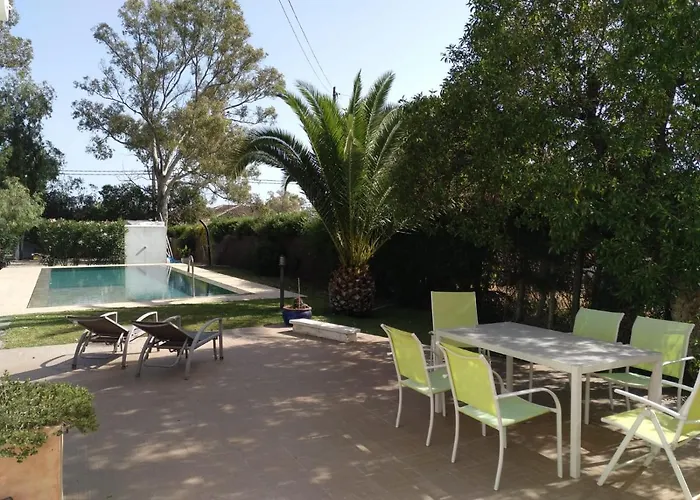 Chalet Con Piscina - Las Adelfas