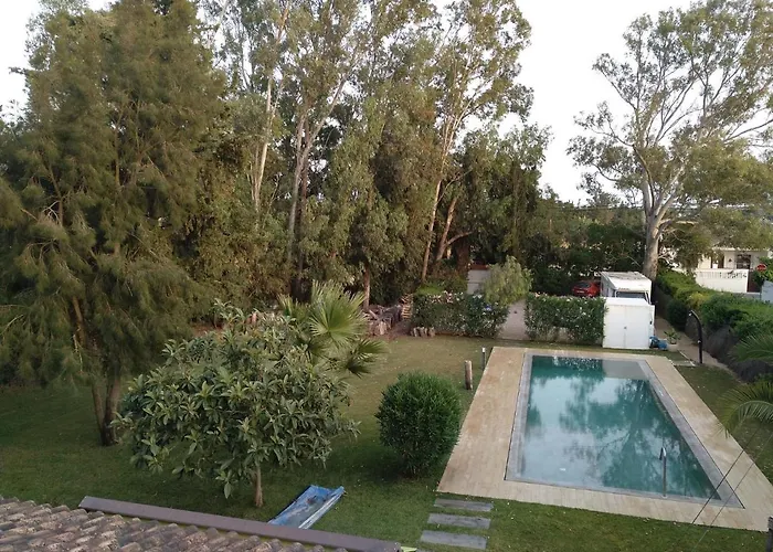 Chalet Con Piscina - Las Adelfas