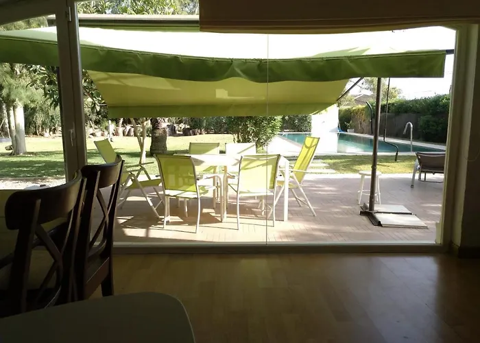 Chalet Con Piscina - Las Adelfas